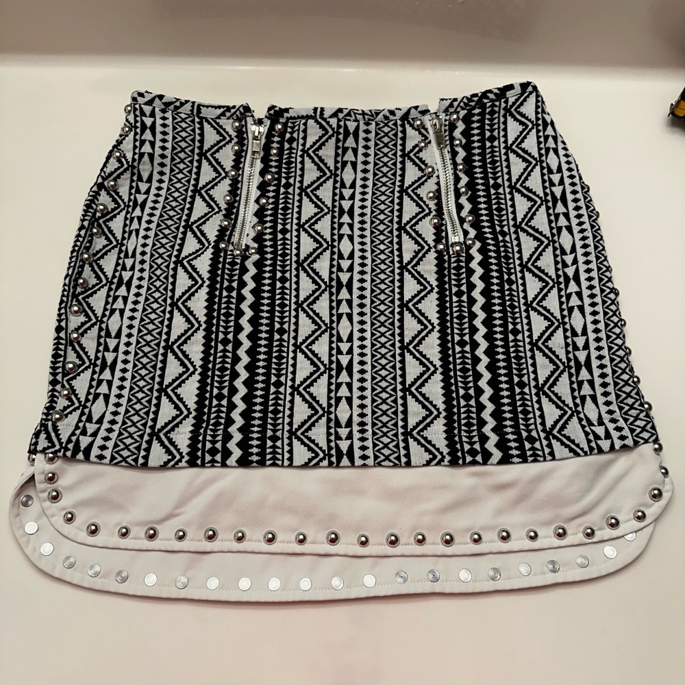 C. Luce Geometric Black and White Mini Skirt